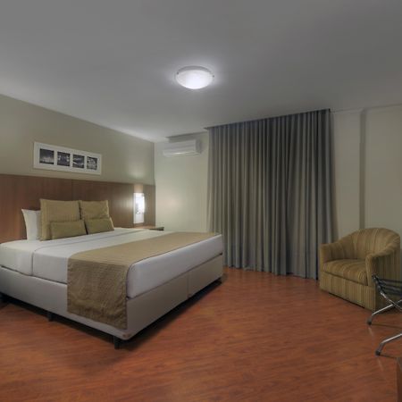 Hotel Deville Curitiba Esterno foto