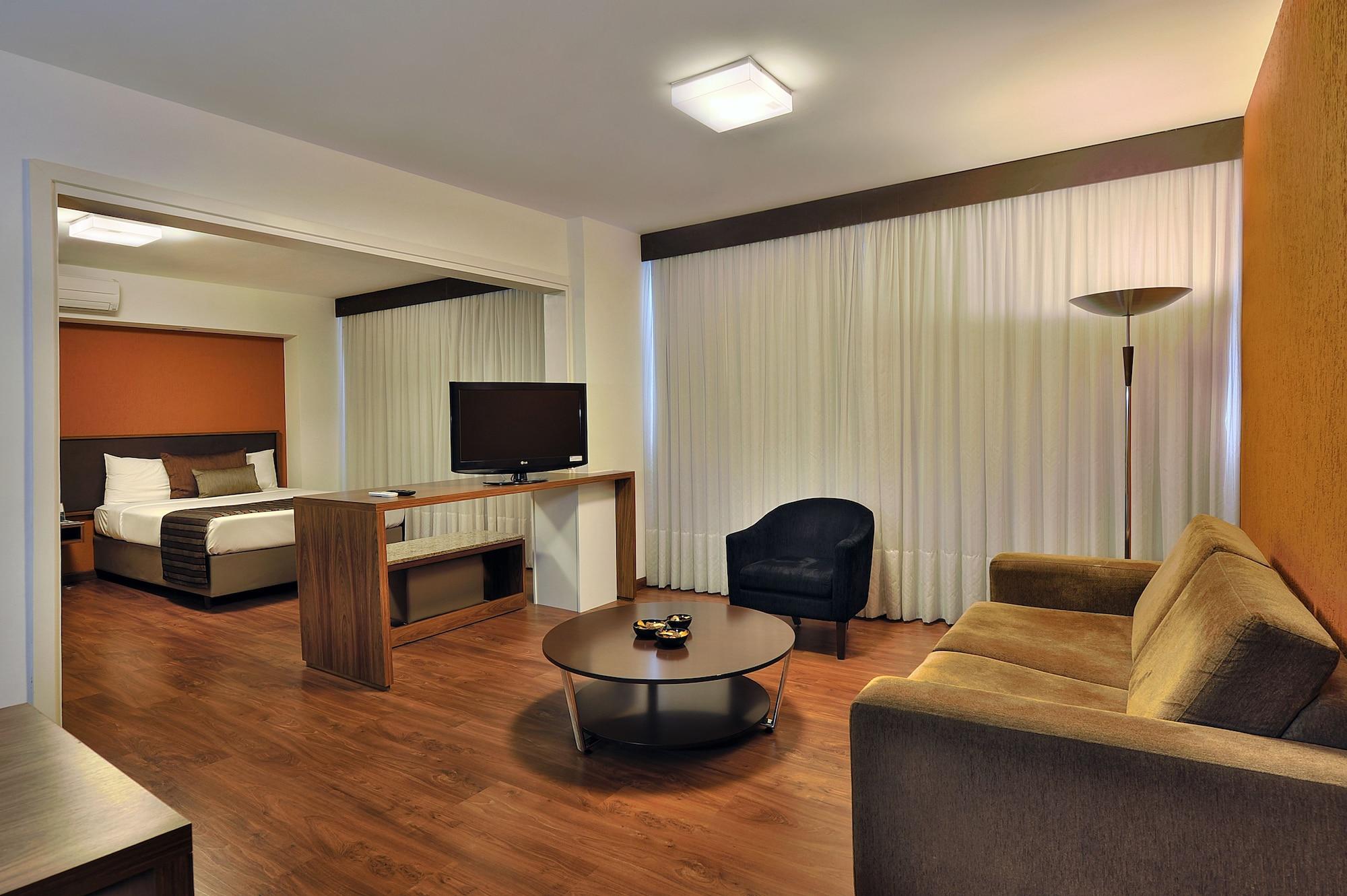 Hotel Deville Curitiba Esterno foto