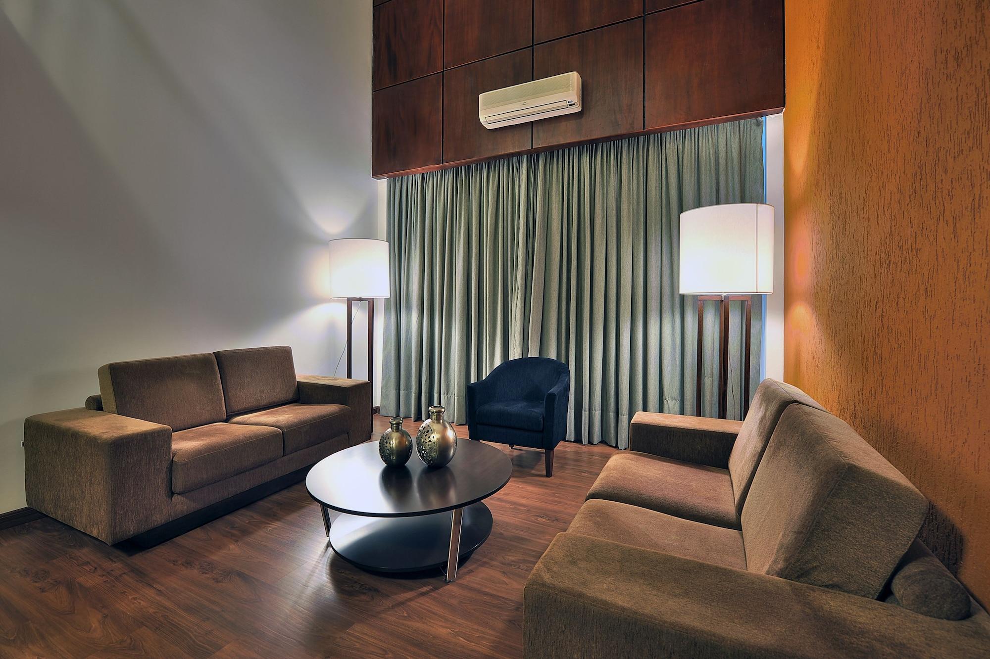 Hotel Deville Curitiba Esterno foto
