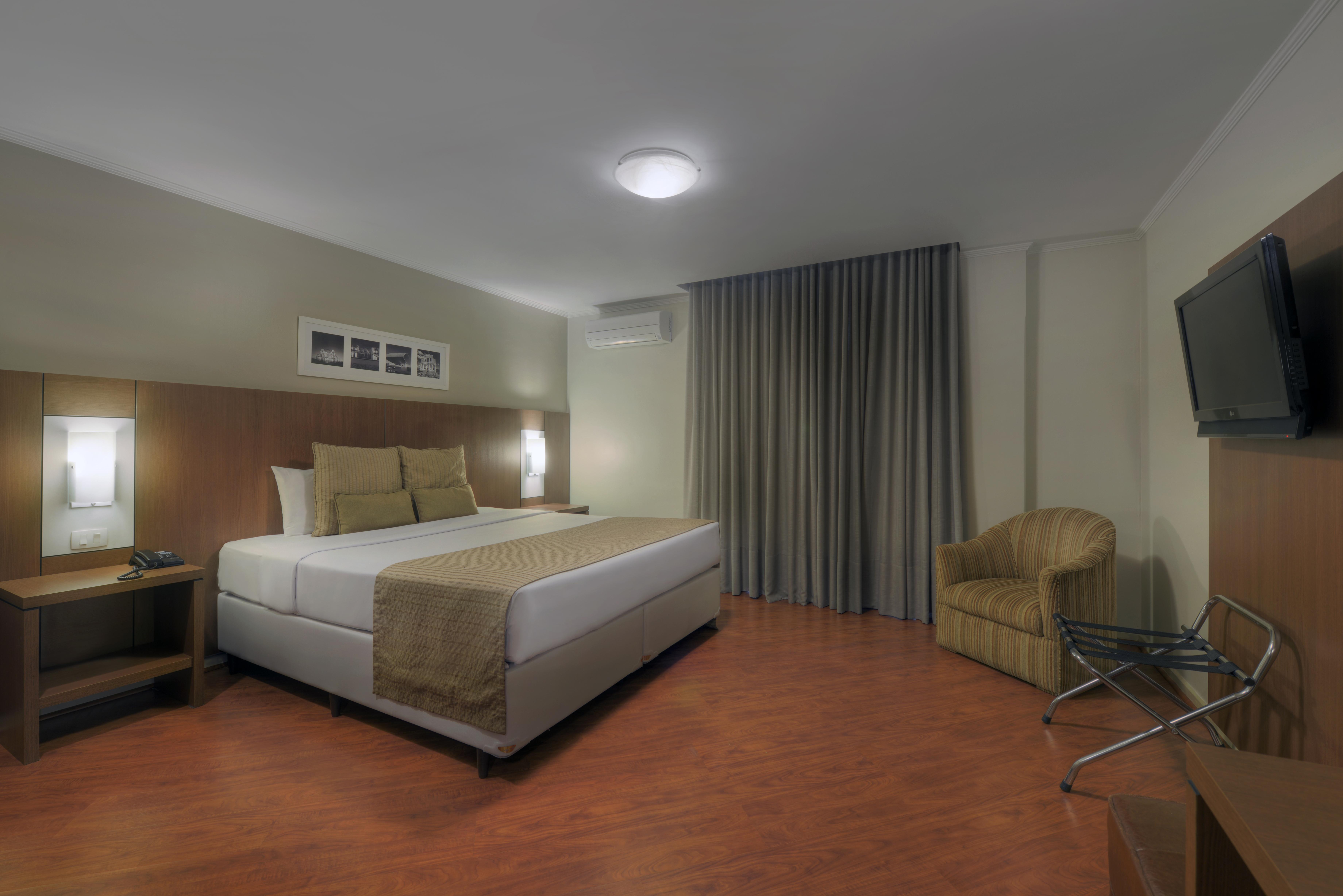 Hotel Deville Curitiba Esterno foto