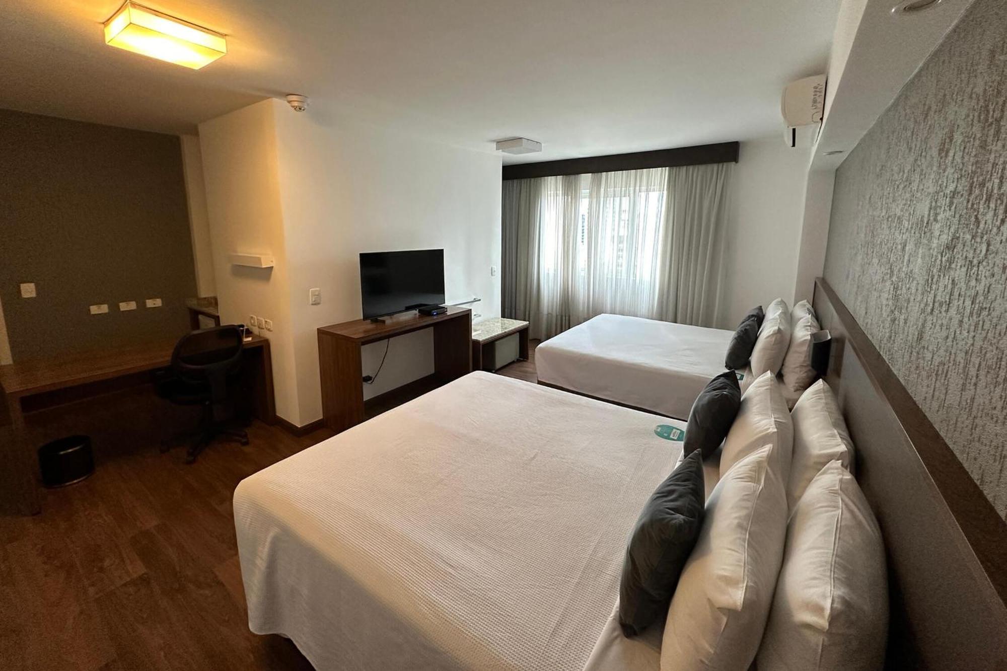 Hotel Deville Curitiba Esterno foto