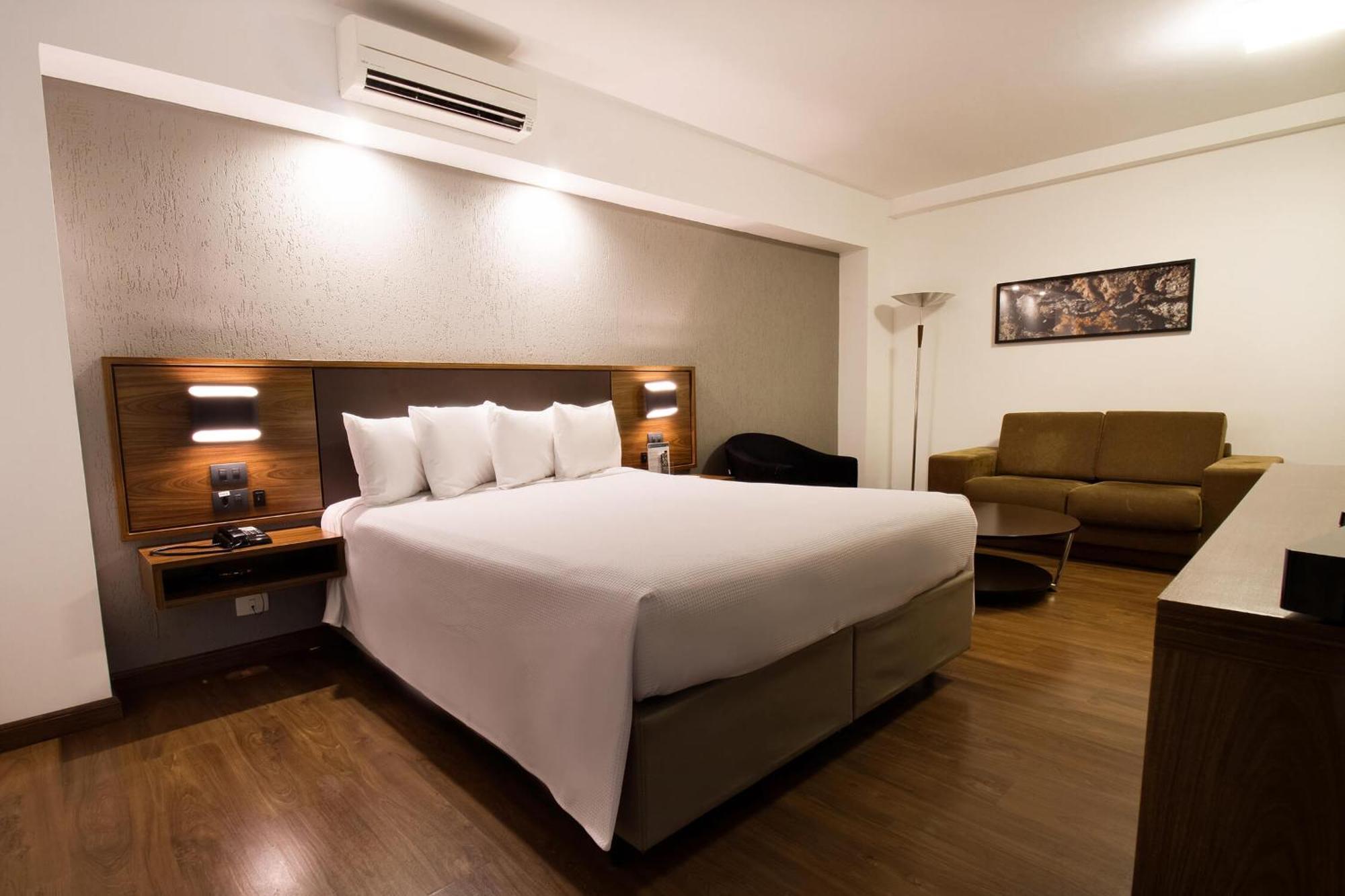 Hotel Deville Curitiba Esterno foto