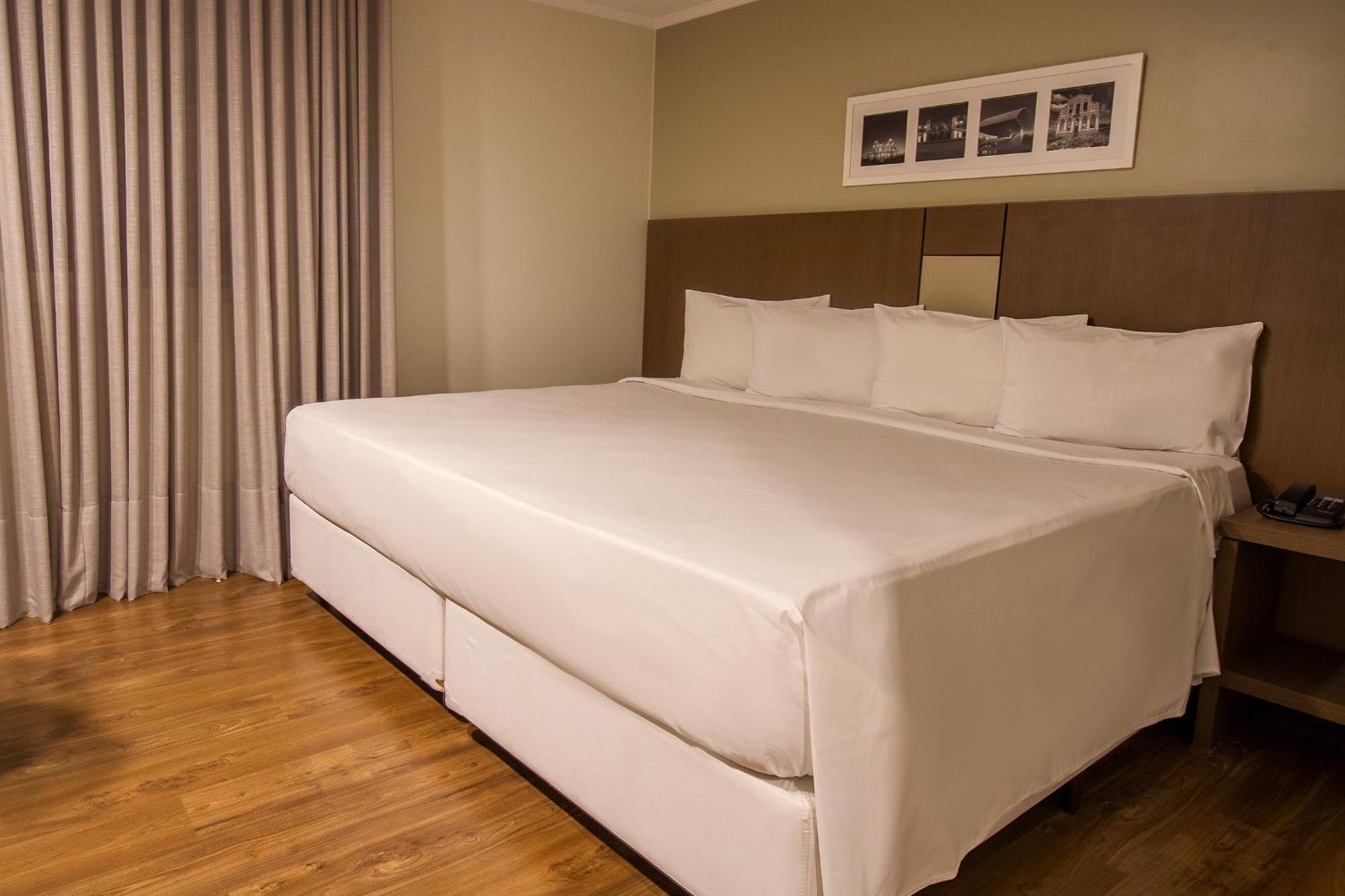 Hotel Deville Curitiba Esterno foto