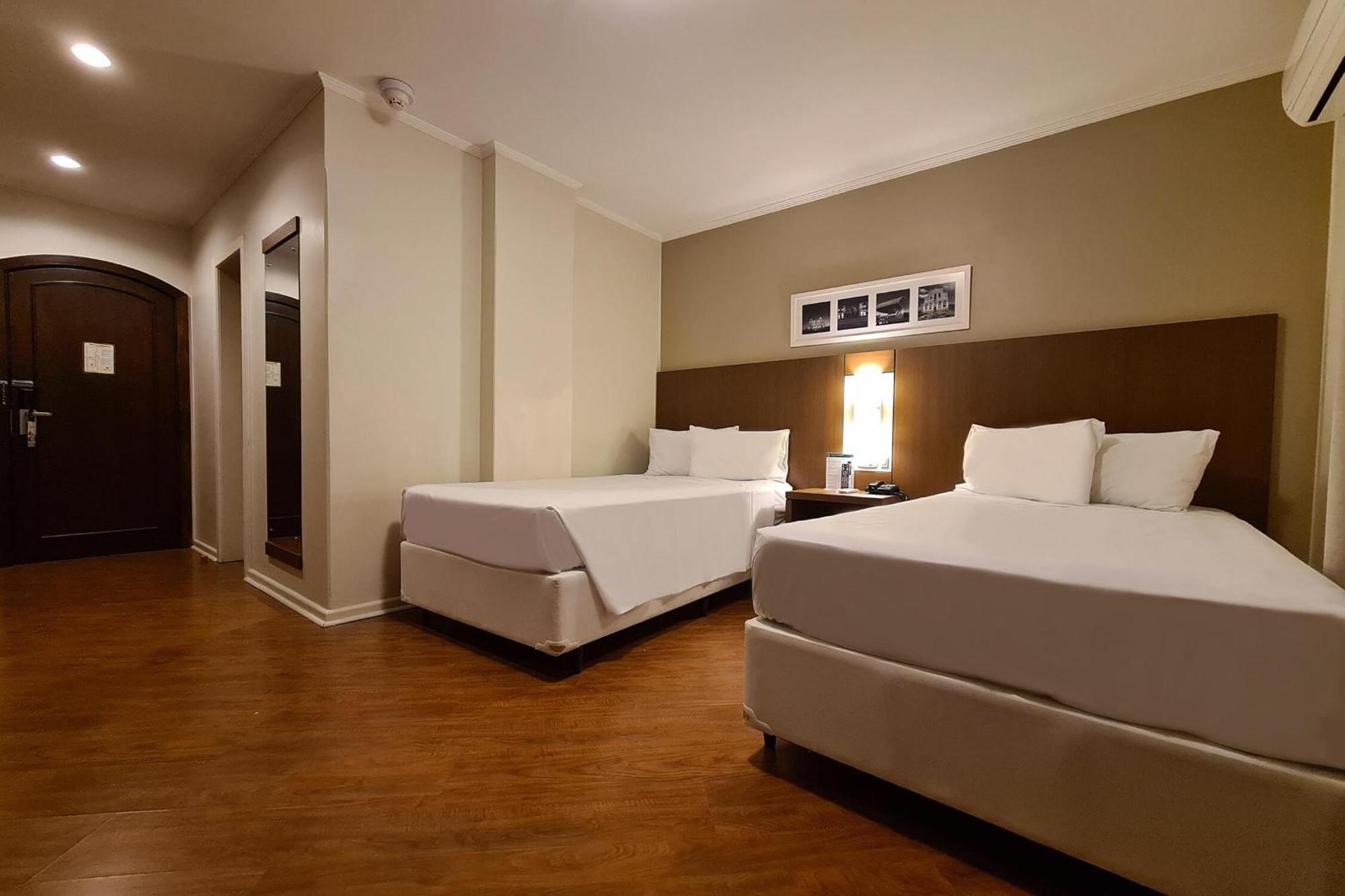 Hotel Deville Curitiba Esterno foto
