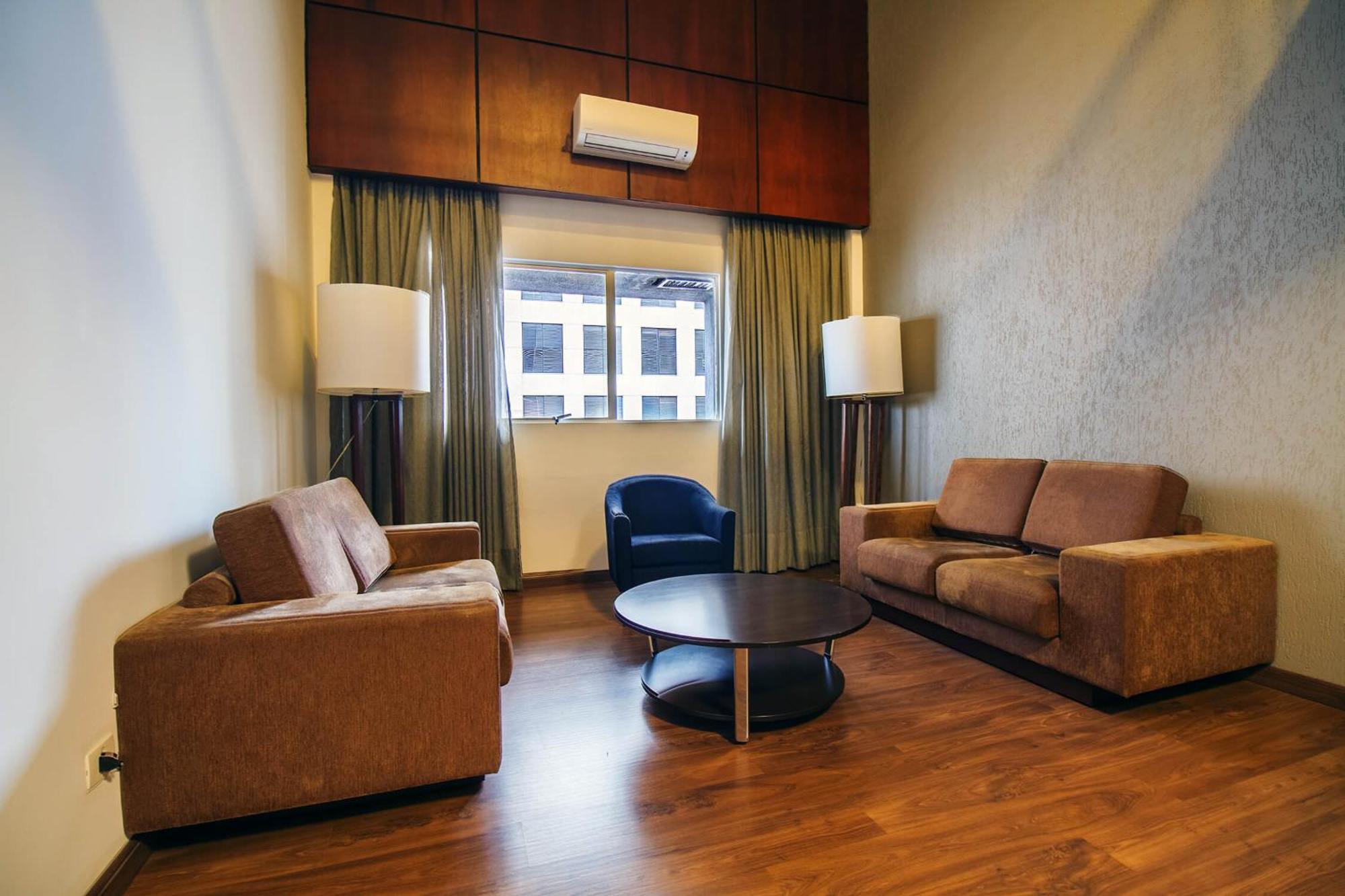 Hotel Deville Curitiba Esterno foto