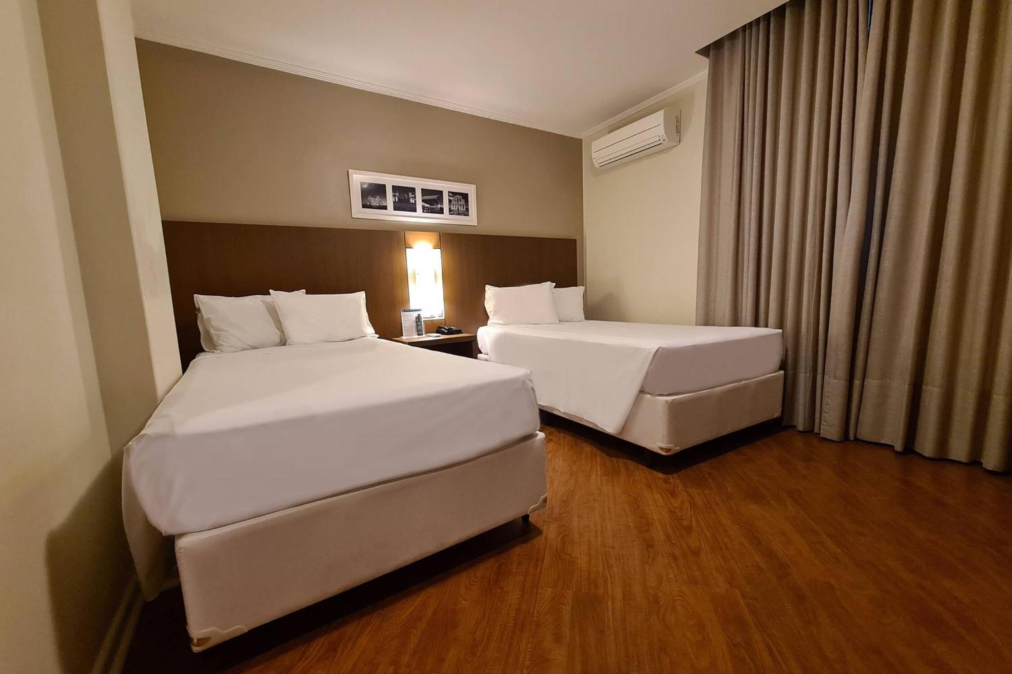 Hotel Deville Curitiba Esterno foto