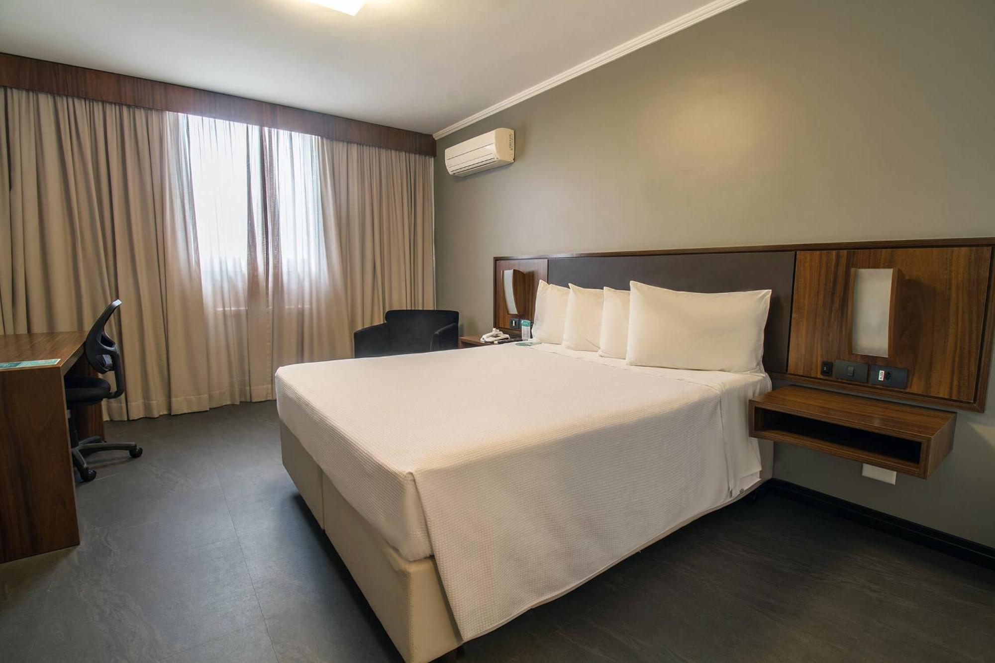 Hotel Deville Curitiba Esterno foto