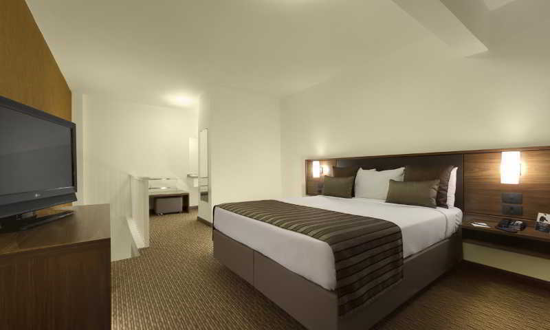 Hotel Deville Curitiba Esterno foto